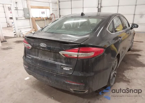 2020 Ford Fusion Titanium z USA, uszkodzony, nr VIN 3FA6P0D97LR192011
